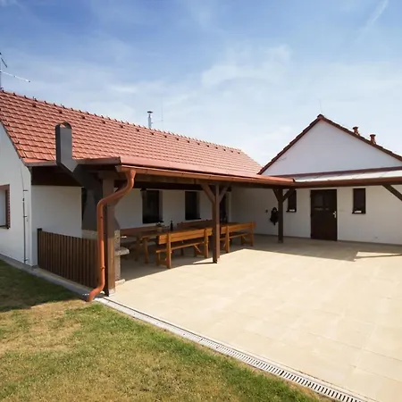 A Vinarstvi Lelikovi Penzion Dolní Dunajovice